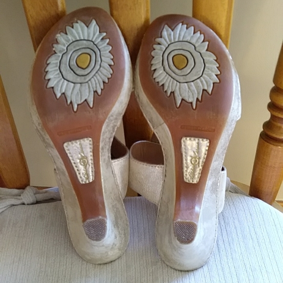 Born Crown Metallic Leather Heeled Sandal 8M/W Beige Cream Metallic - Picture 16 of 16